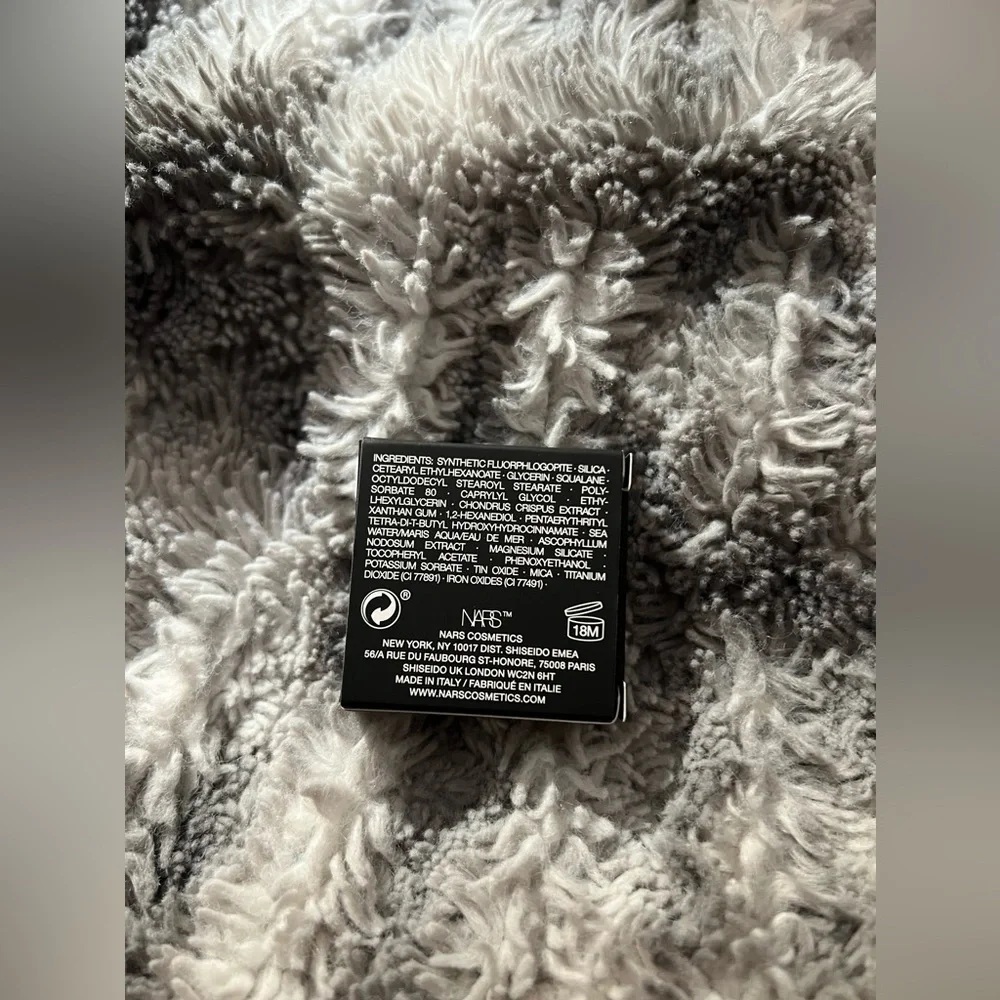 NARS Mini Light Reflecting Setting Powder (0.06oz) - Picture 3 of 4